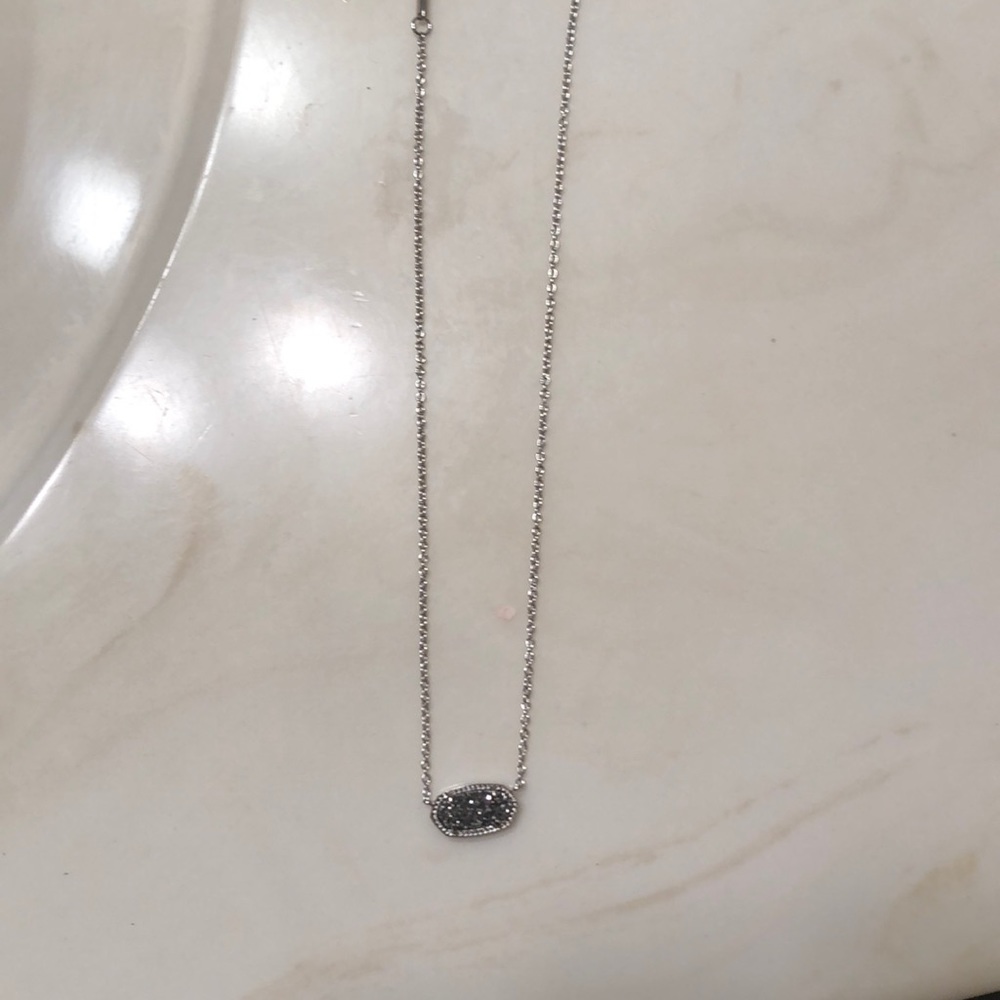 Kendra Scott necklace